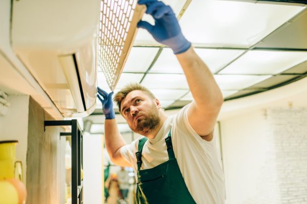 Reparación de aire acondicionado SHARP en Villa de Vallecas: Soluciones puntuales y efectivas.